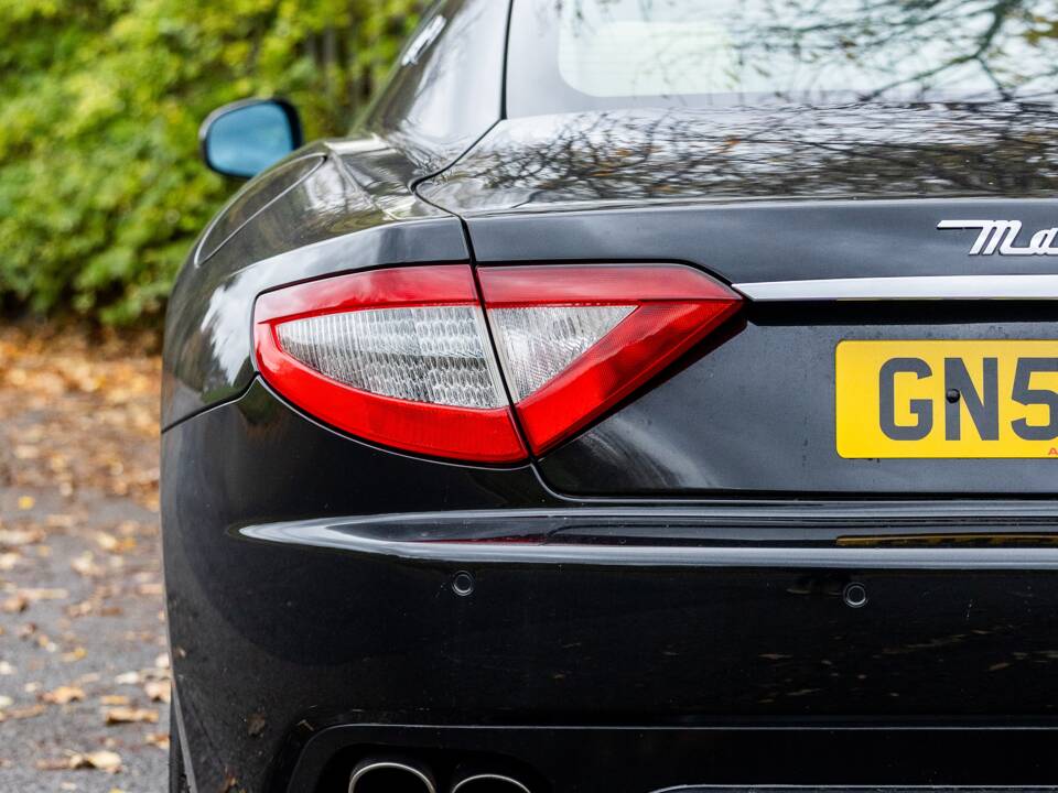 Bild 17/50 von Maserati GranTurismo 4.2 (2008)