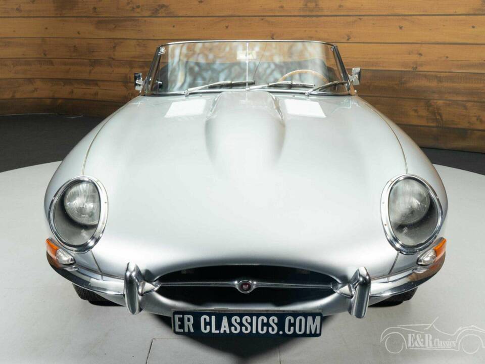 Image 14/19 of Jaguar E-Type 3.8 (1961)