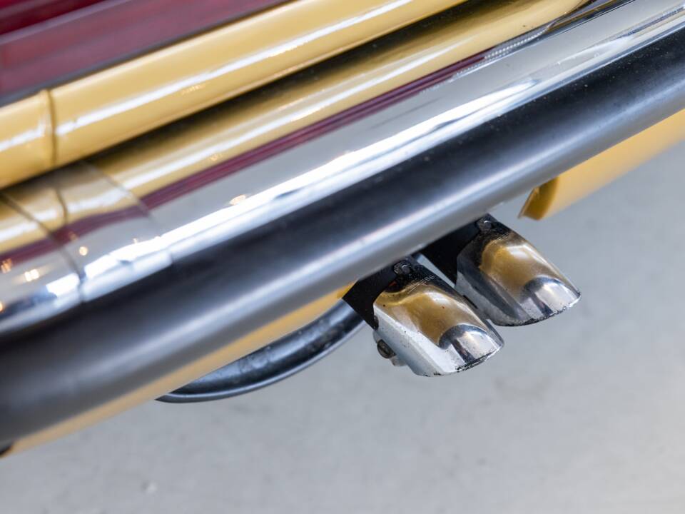 Image 30/32 of Mercedes-Benz 350 SLC (1971)