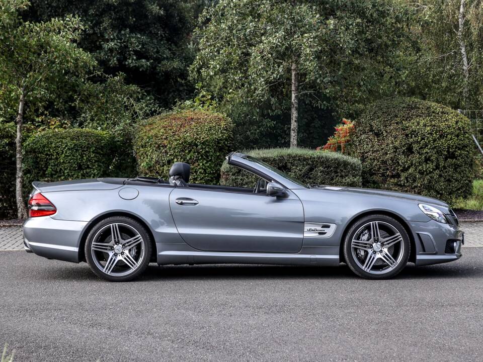 Afbeelding 2/47 van Mercedes-Benz SL 63 AMG (2008)