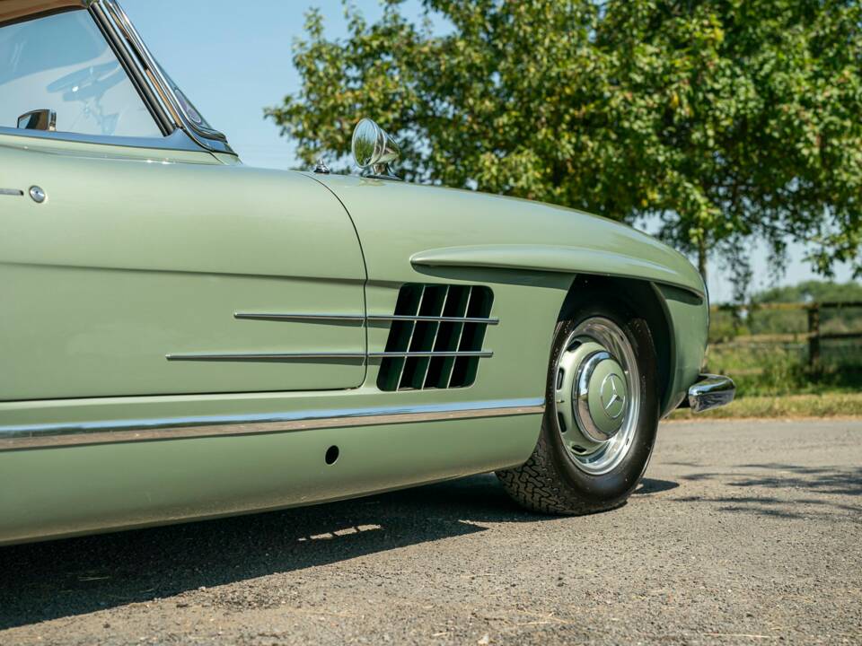 Image 21/50 of Mercedes-Benz 300 SL Roadster (1960)