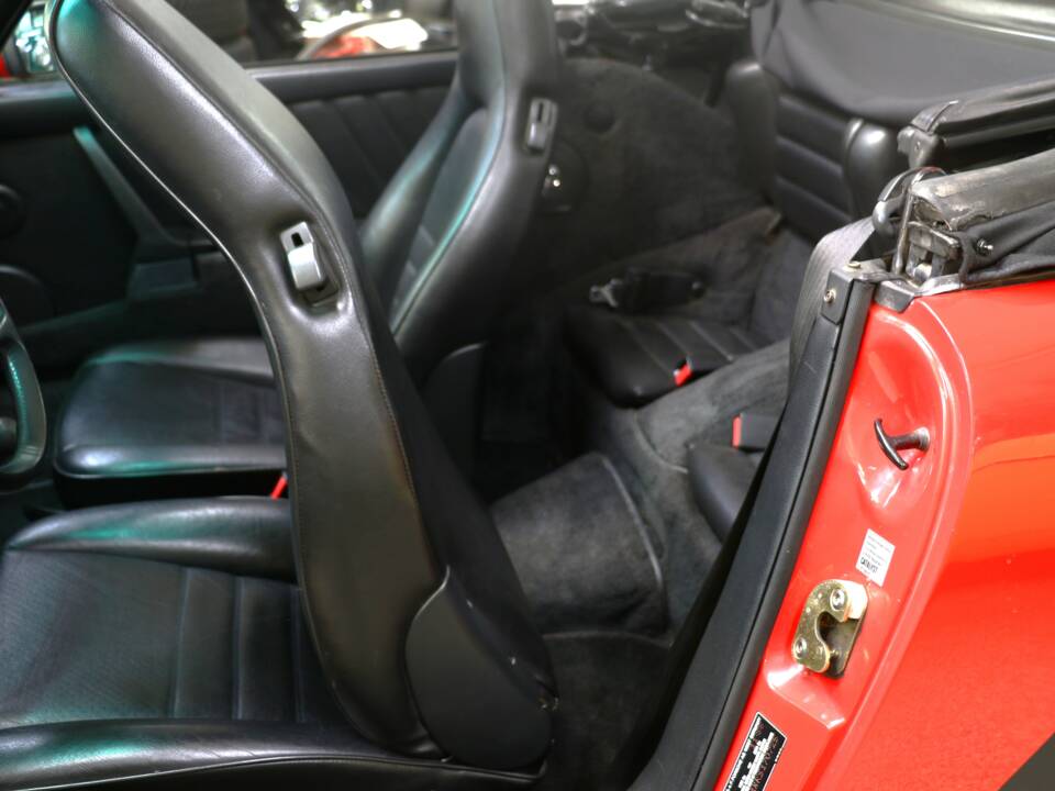 Image 23/47 of Porsche 911 Carrera 3.2 (1989)