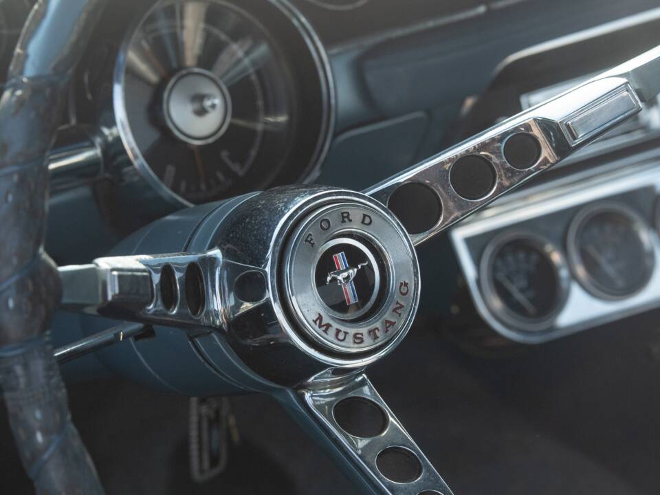 Image 22/50 of Ford Mustang 200 (1967)