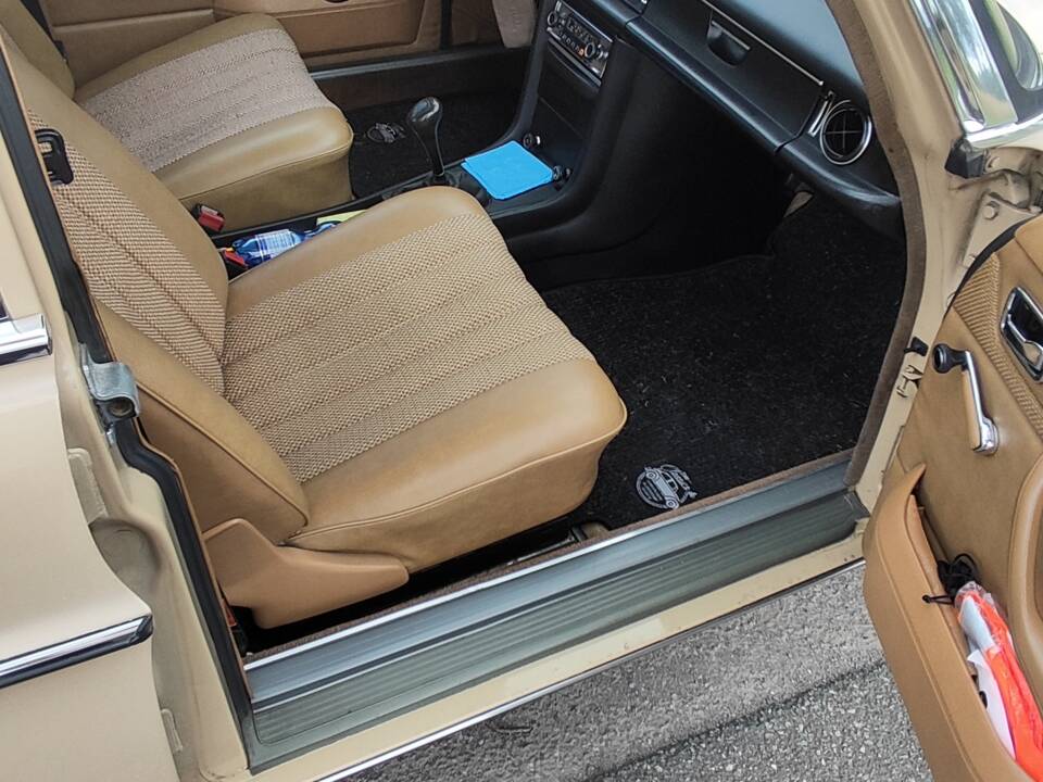 Bild 30/59 von Mercedes-Benz 230&#x2F;4 (1974)