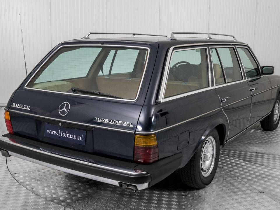 Bild 22/50 von Mercedes-Benz 300 D Turbodiesel (1982)