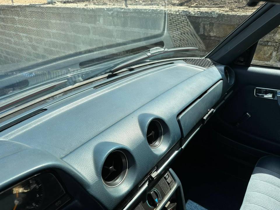 Immagine 11/18 di Mercedes-Benz 300 D lang (1979)