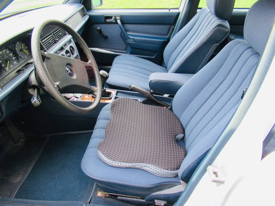 Bild 16/25 von Mercedes-Benz 190 D 2.5 (1986)