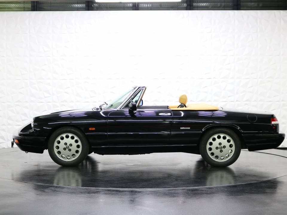 Imagen 2/38 de Alfa Romeo 2.0 Spider (1990)