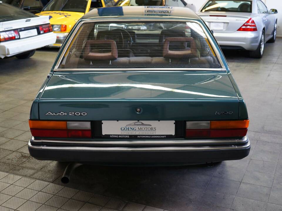 Immagine 13/39 di Audi 200 5T (1982)