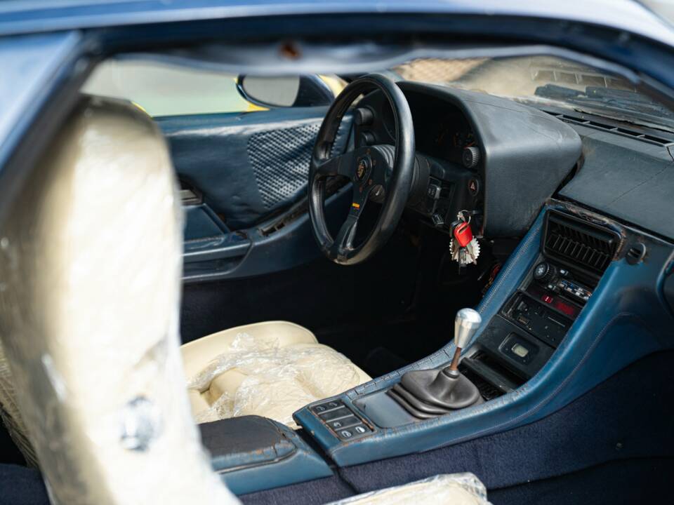 Image 16/34 of Porsche 928 (1981)