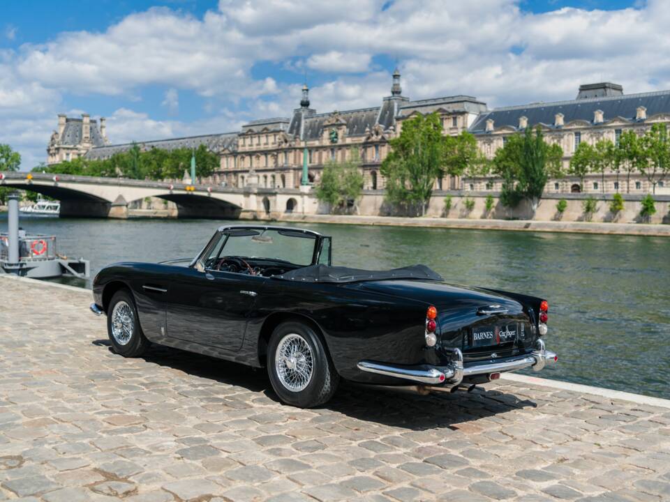 Image 2/33 of Aston Martin DB 5 Volante (1964)