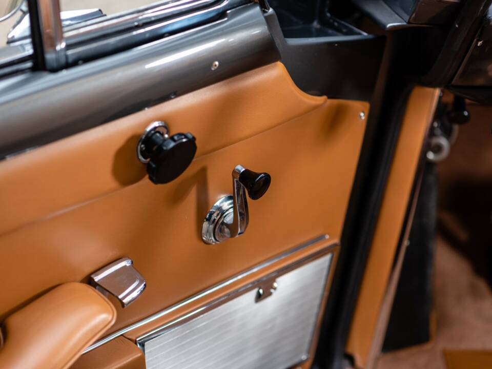 Bild 35/50 von Ferrari 250 GT/E (1963)