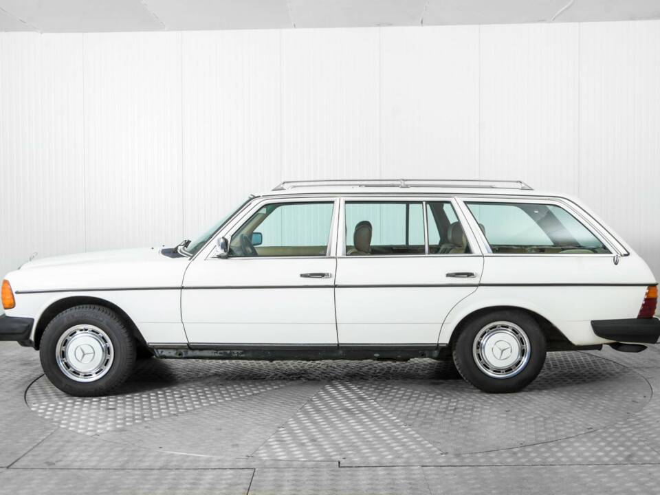 Bild 9/50 von Mercedes-Benz 300 D (1983)