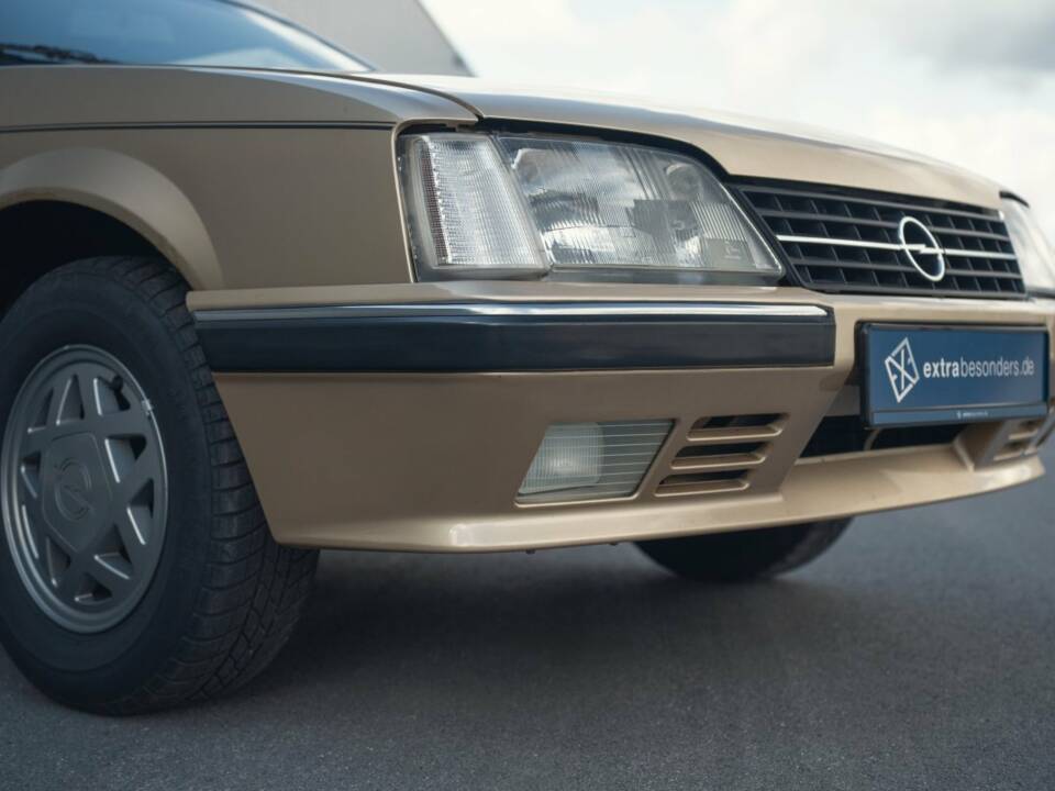 Image 4/15 of Opel Monza 2,2 (1985)