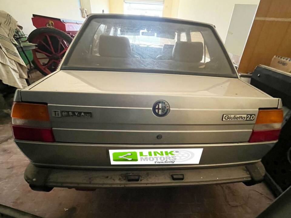 Bild 4/10 von Alfa Romeo Giulietta 2.0 (1983)