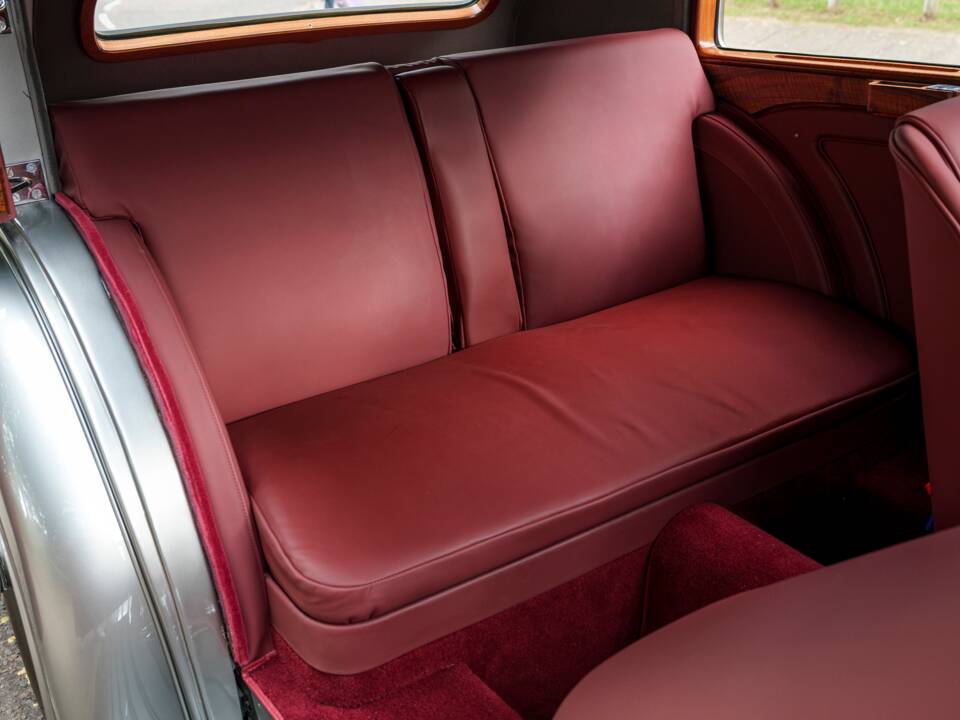 Image 23/25 de Alvis 4.3 Liter Saloon (1937)