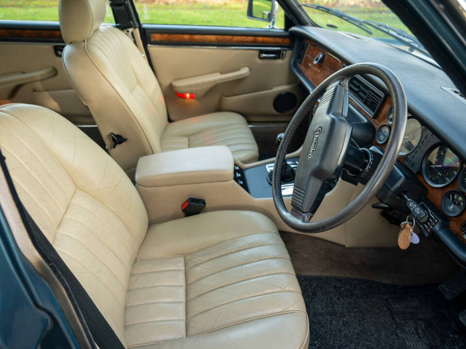Image 8/13 de Daimler Sovereign 4.2 (1984)