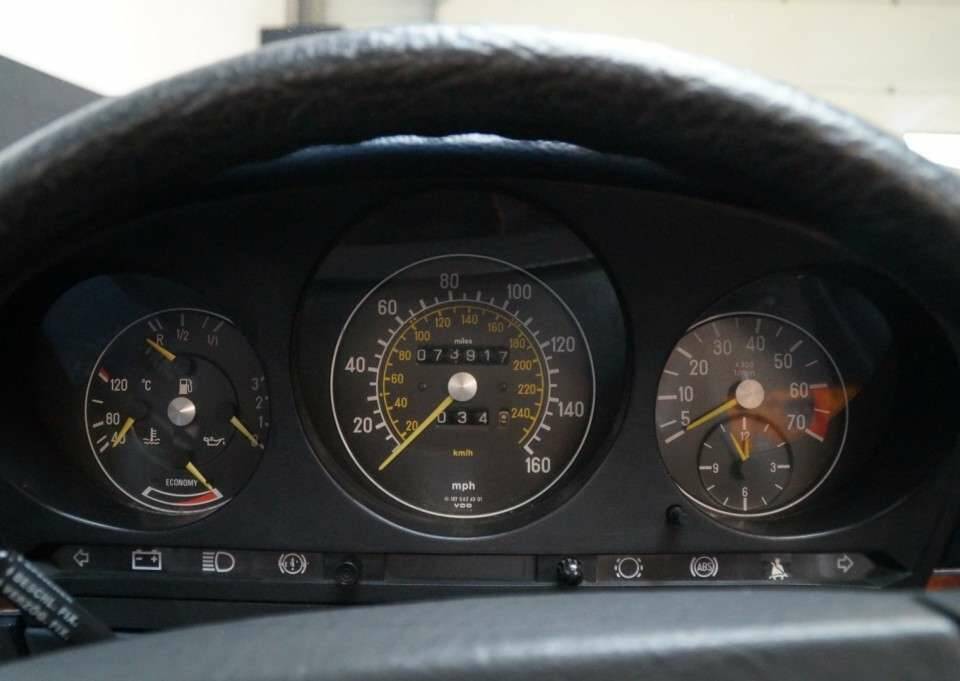 Image 8/41 of Mercedes-Benz 500 SL (1986)