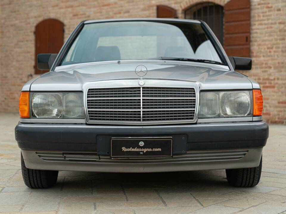 Image 3/50 of Mercedes-Benz 190 E 1.8 (1991)