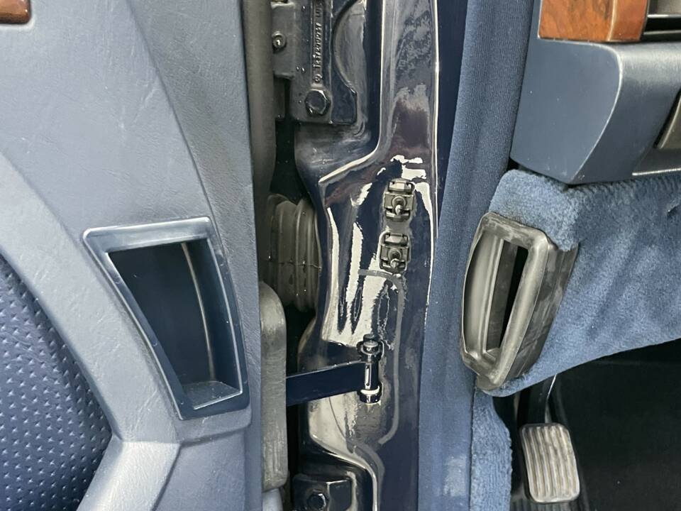 Image 23/40 de Mercedes-Benz 560 SEL (1987)