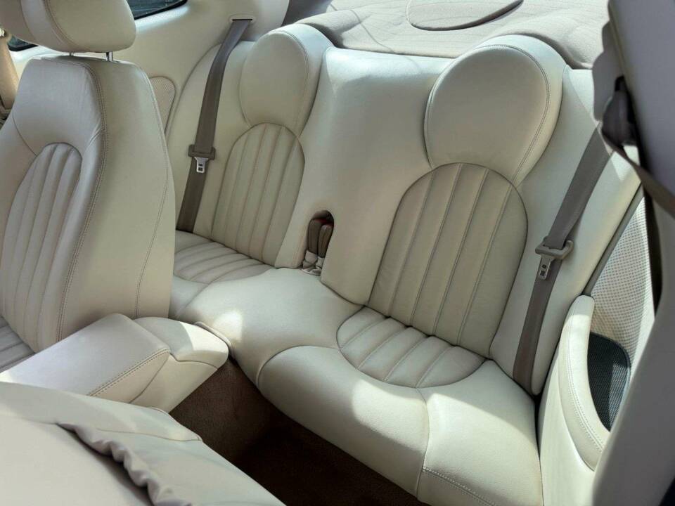 Image 16/35 of Jaguar XK8 4.0 (2002)