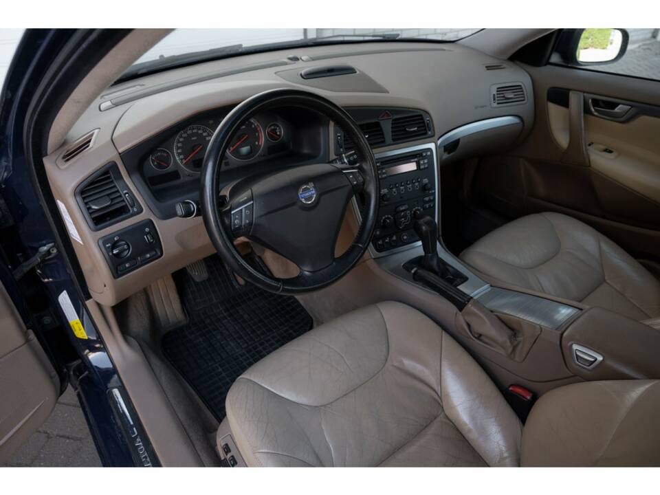 Image 9/43 of Volvo V 70 2.4 (2007)