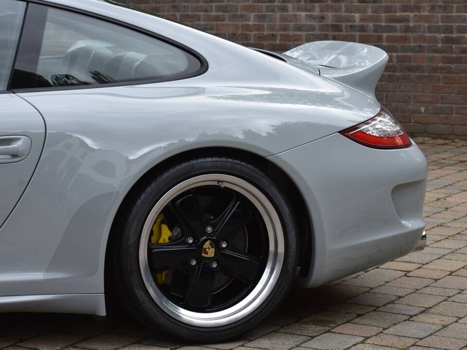 Image 21/50 of Porsche 911 Sport Classic (2010)