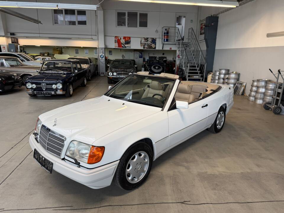 Bild 5/34 von Mercedes-Benz E 320 (1996)
