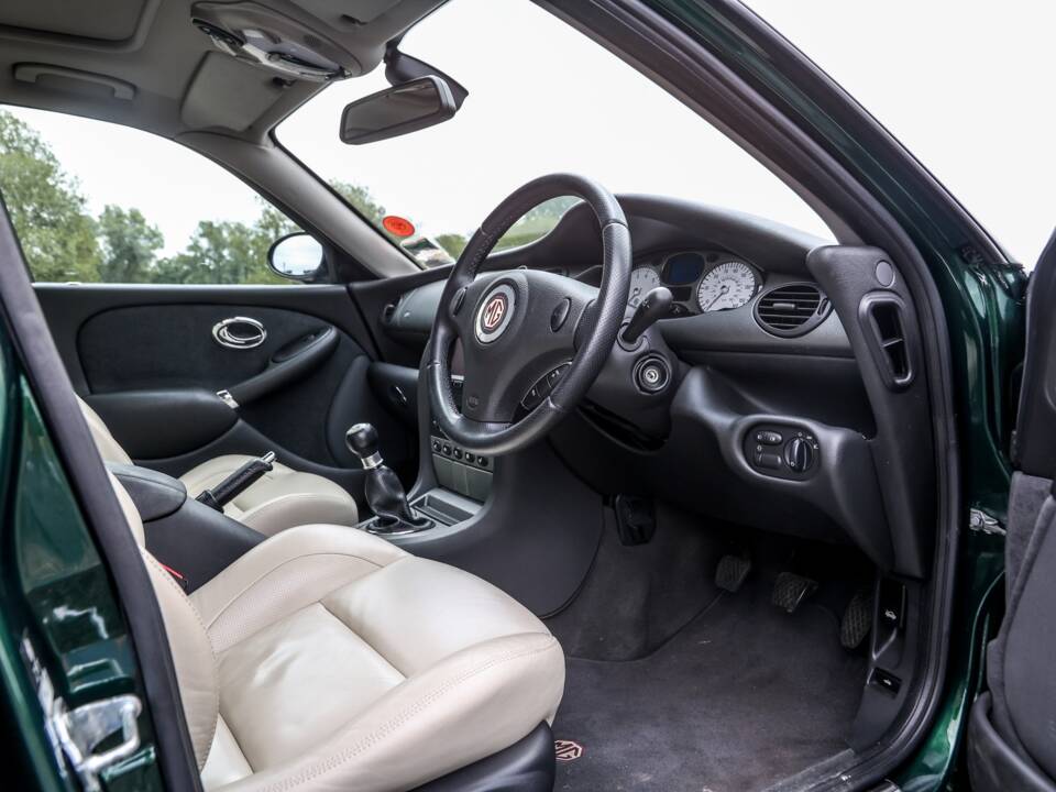 Image 16/26 of MG ZT 260 (2004)