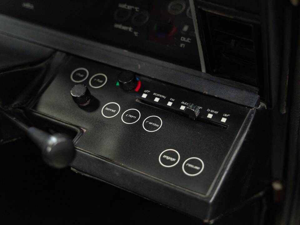 Image 24/44 de Aston Martin Lagonda (1981)