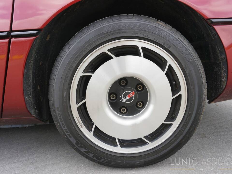 Afbeelding 17/45 van Chevrolet Corvette Convertible (1988)