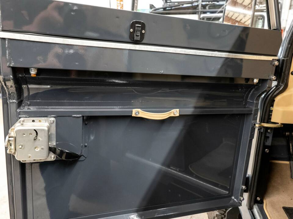 Image 16/26 of Land Rover Defender 90 (2014)