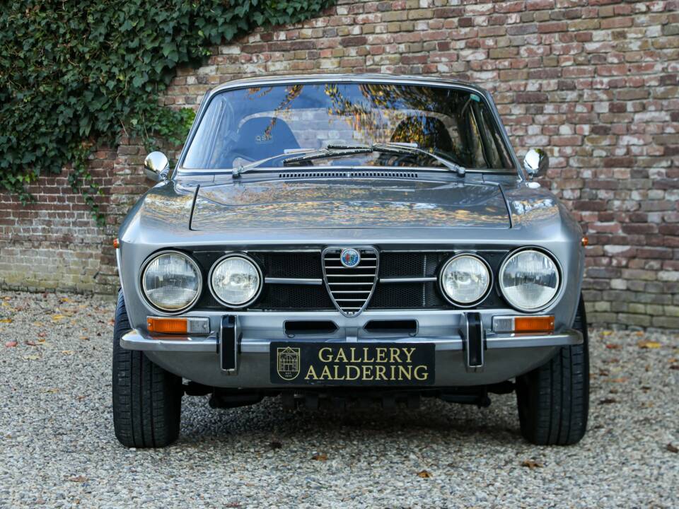 Image 24/50 of Alfa Romeo 1750 GT Veloce (1970)