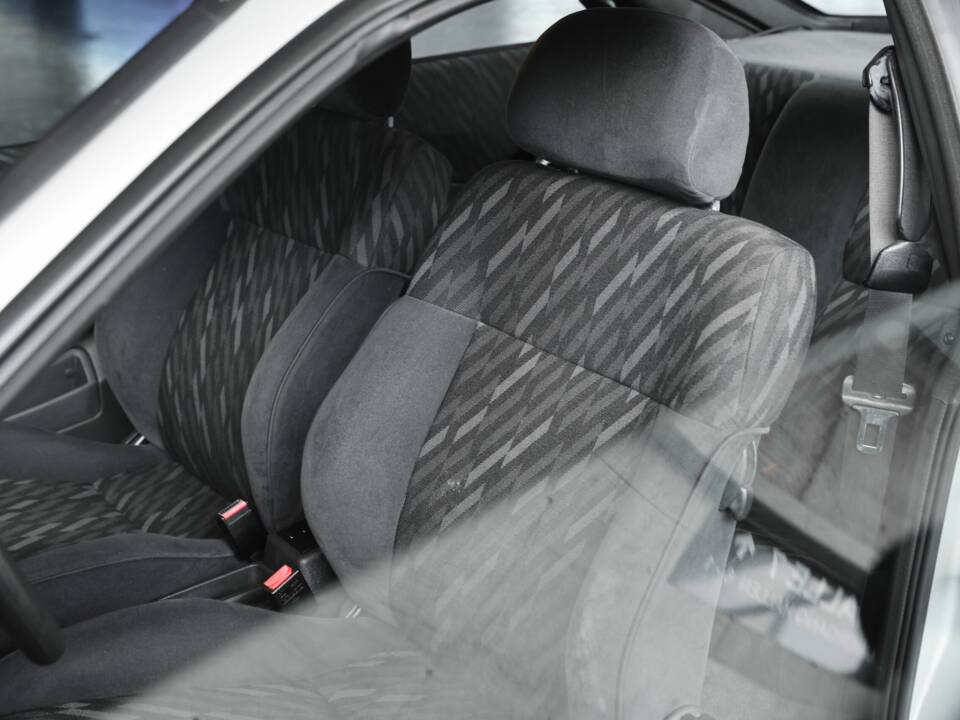 Bild 18/41 von Opel Calibra 2,0 (1991)
