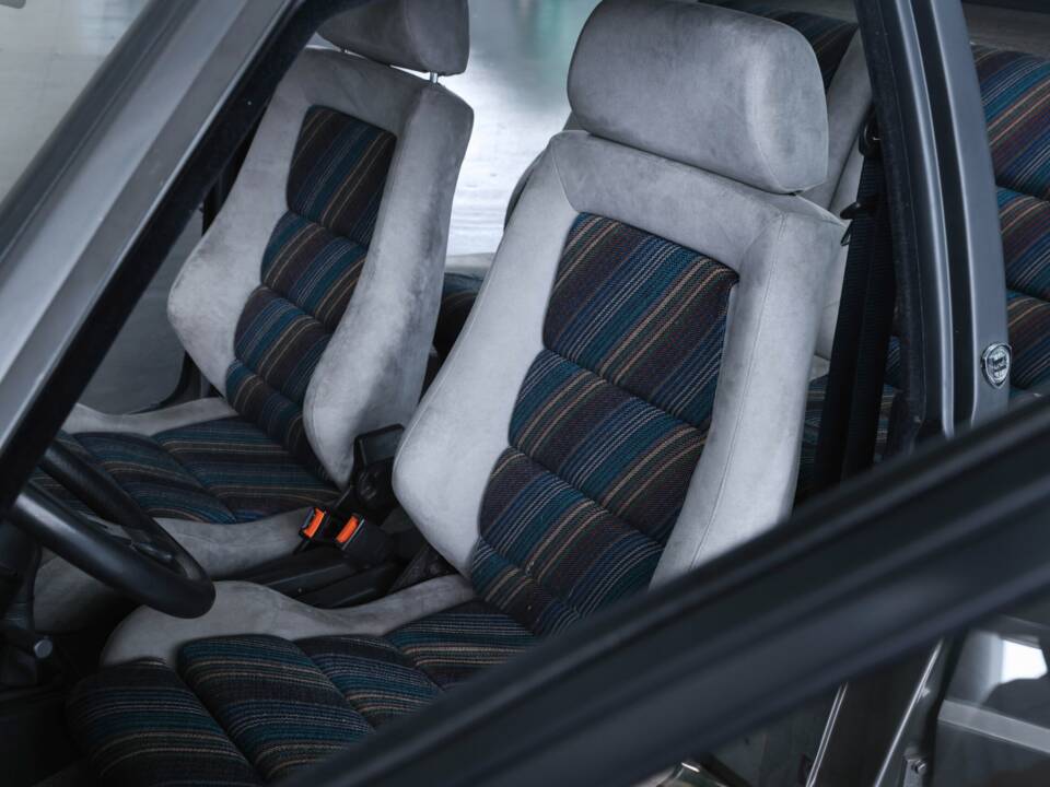 Image 31/50 of Lancia Delta HF Integrale (1988)