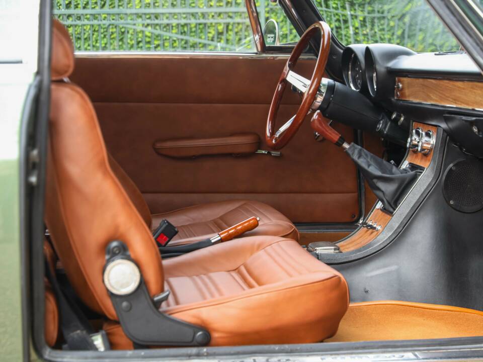 Bild 33/50 von Alfa Romeo 1750 GT Veloce (1971)