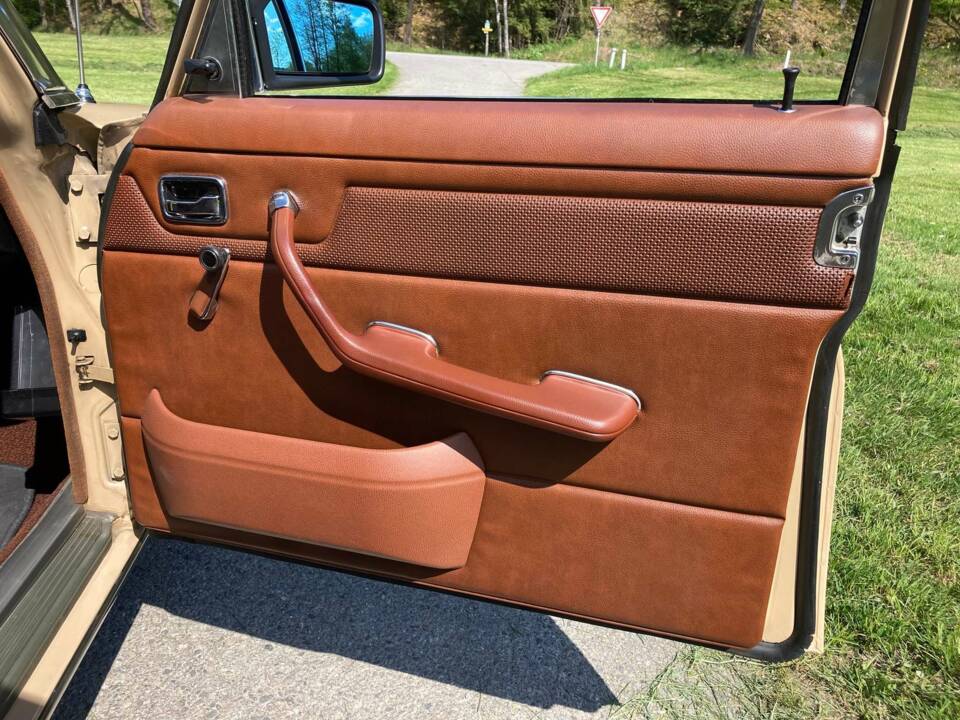 Image 34/49 de Mercedes-Benz 230&#x2F;4 (1974)