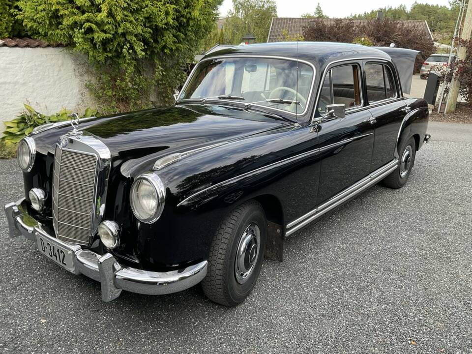 Image 1/8 of Mercedes-Benz 220 S (1957)