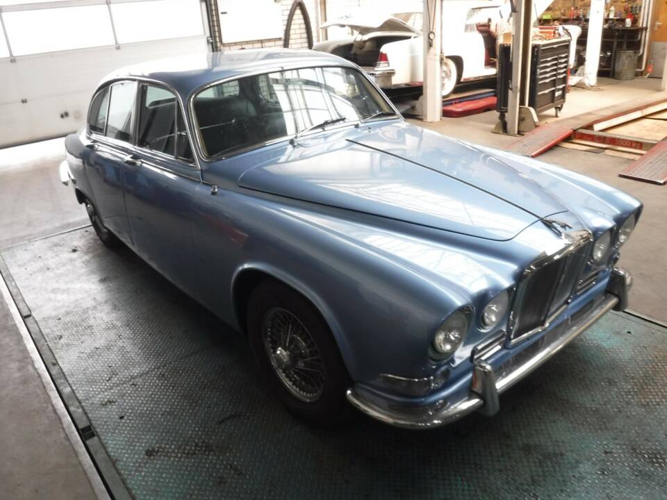 Image 46/50 of Jaguar 420 (1967)