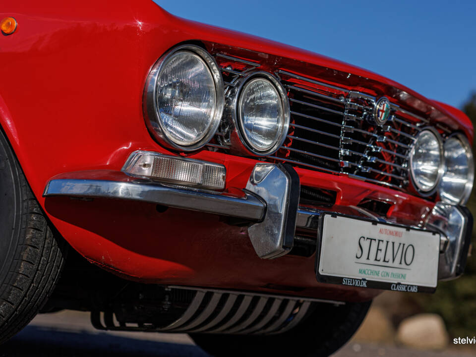 Image 21/43 of Alfa Romeo 2000 GT Veloce (1972)