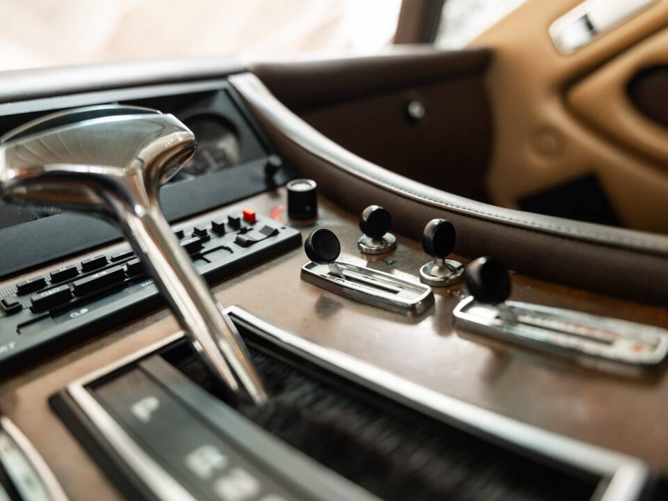 Bild 15/31 von Ferrari 400i (1981)