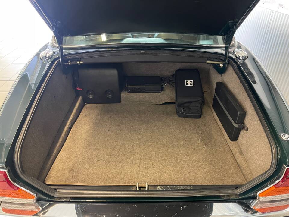 Image 16/18 of Jaguar XJ12 6.0 (1993)