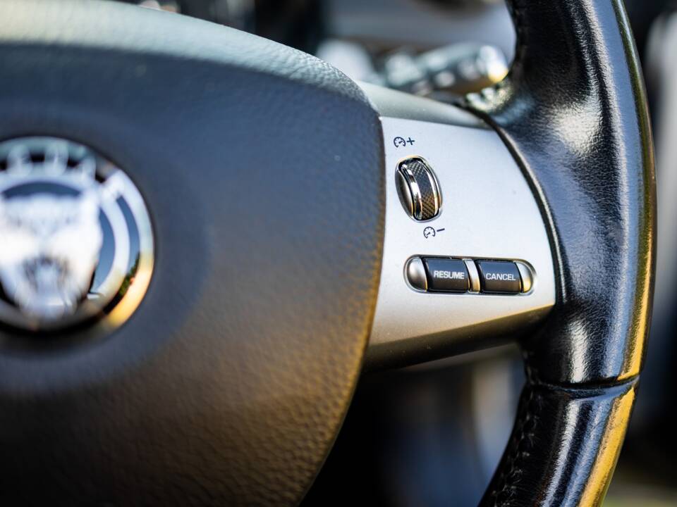 Image 43/50 de Jaguar XKR (2007)