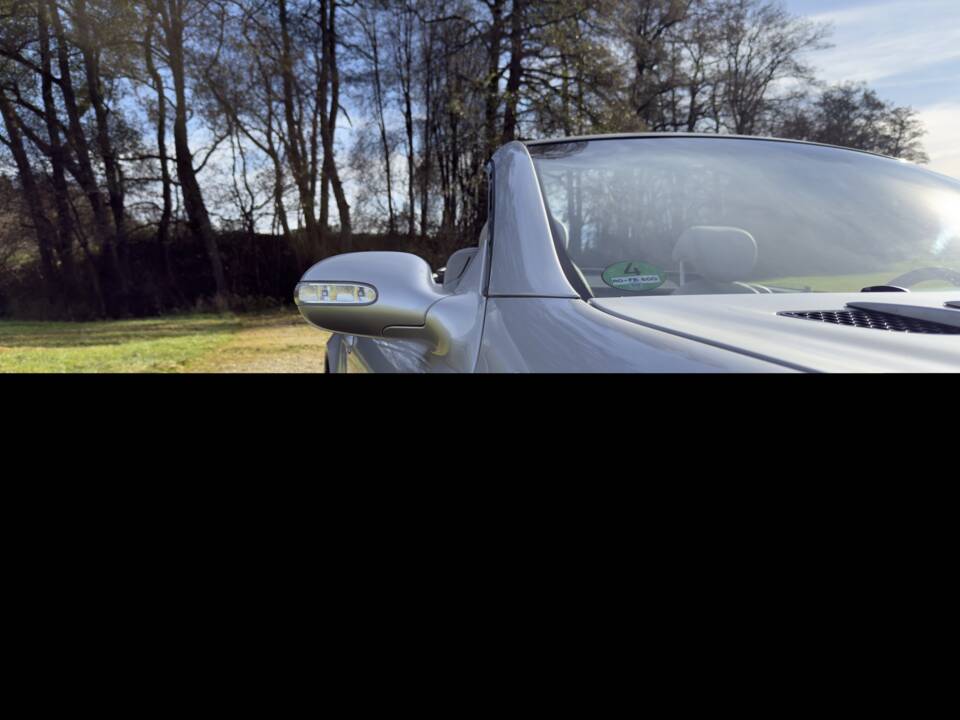 Image 43/89 of Mercedes-Benz SL 500 (2002)