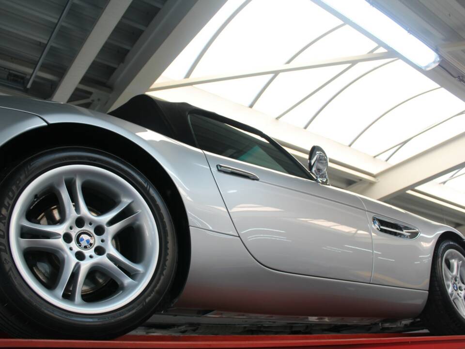 Image 13/50 of BMW Z8 (2002)