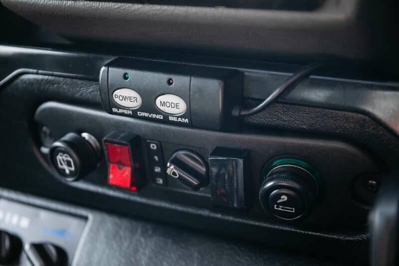 Image 19/50 of Land Rover Defender 90 "50th Anniversary" (1998)