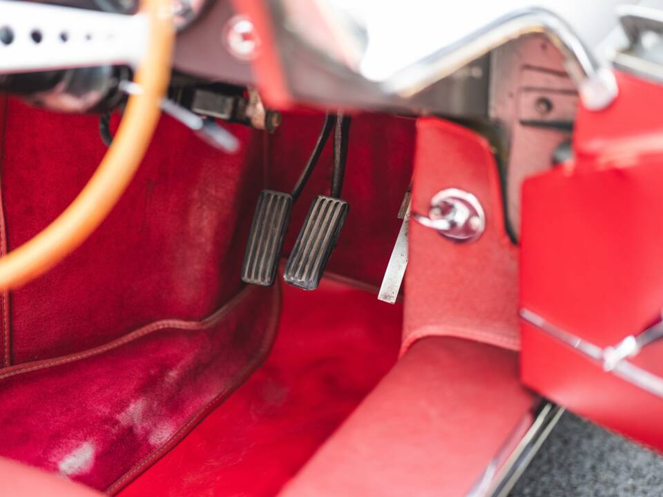 Image 37/50 of Jaguar Type E 3.8 (1963)