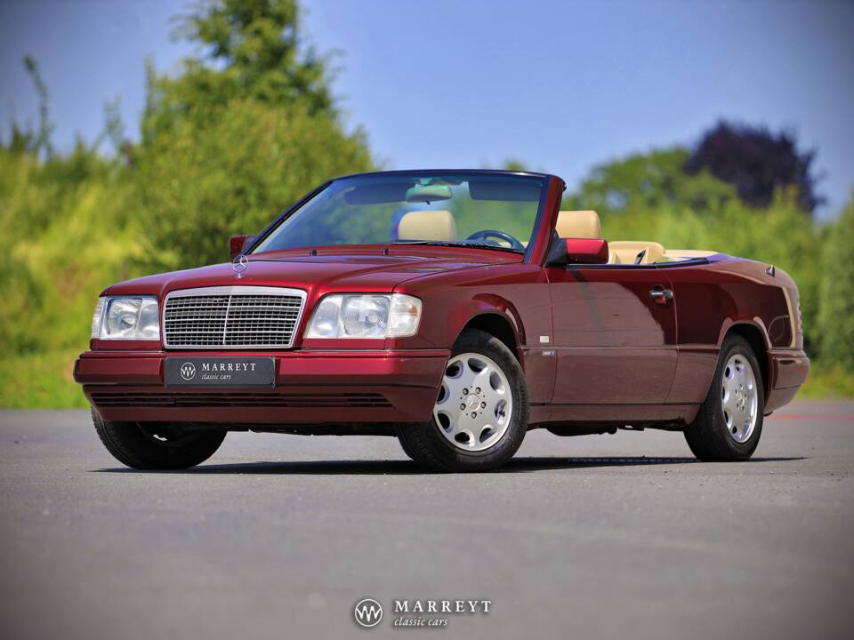 Bild 1/79 von Mercedes-Benz E 220 (1996)