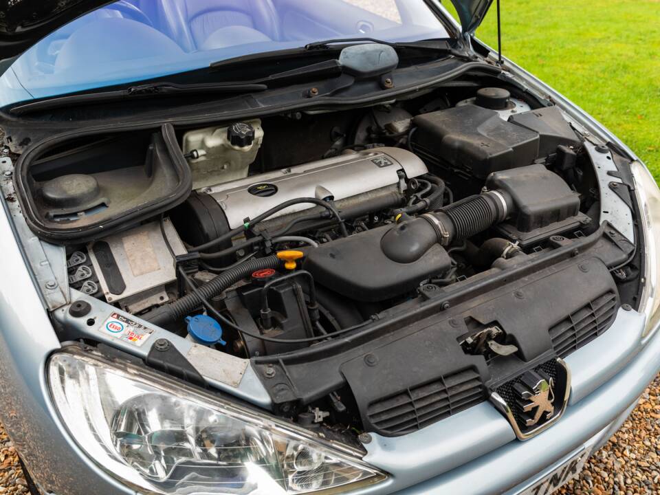 Immagine 29/40 di Peugeot 206 CC 1.6 16V (2003)