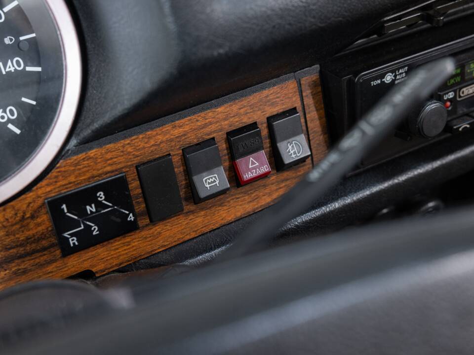 Bild 12/32 von Volkswagen Käfer 1303 LS (1978)